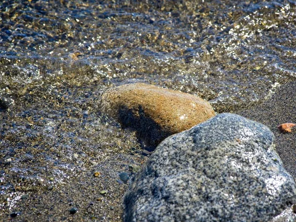 Pedras Costa Com Refluxo Água Fluxo — Fotografia de Stock