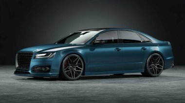 Parlak mavi sedan sergileniyor.