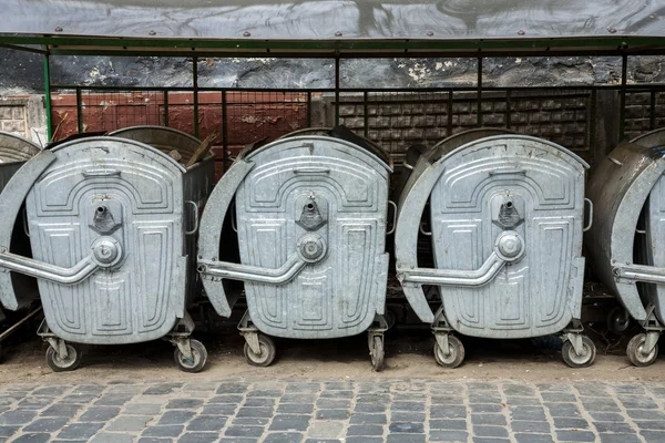 Trashes. Hammadde geri dönüşüm. — Stok fotoğraf