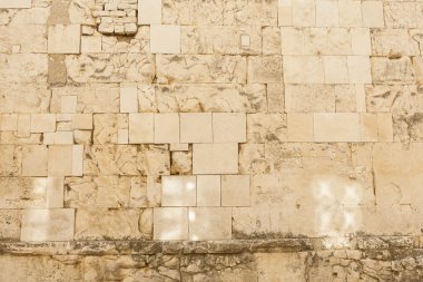 Antik taş duvarlar.