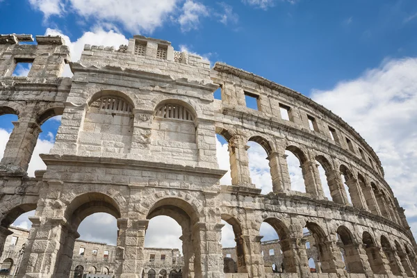 Ancient Roman amphitheater. — Stock Photo, Image