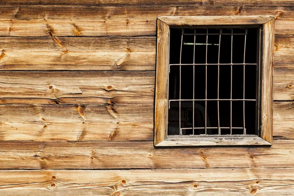 The window in wooden wall. — Stock Photo, Image