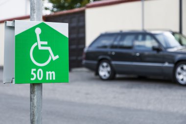 Bir özürlü park yeri.