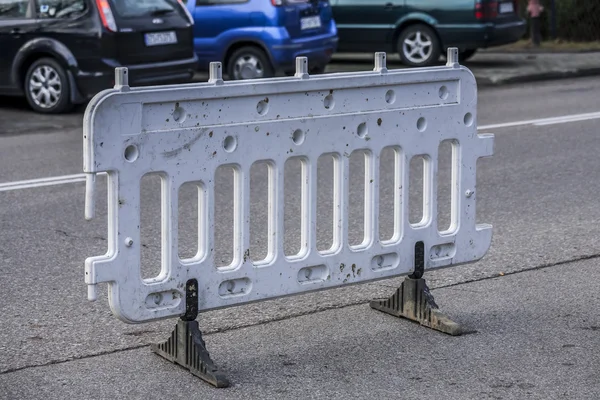 Straat bolders ter voorkoming van inbraak in de weg. — Stockfoto