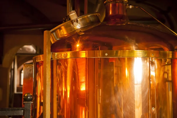 ウイスキーの銅コンテナー. — ストック写真