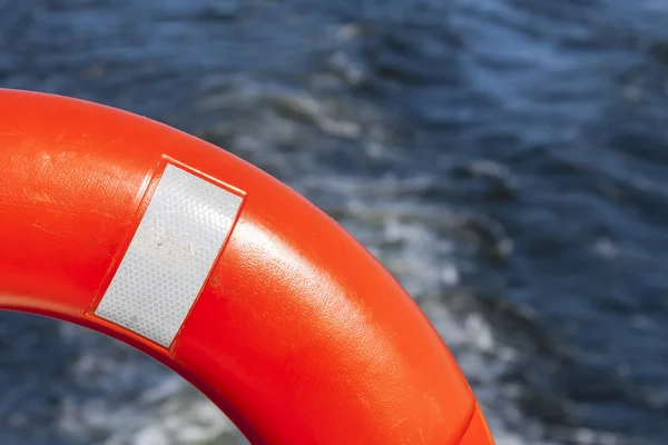 Reddingsboei in oranje. — Stockfoto