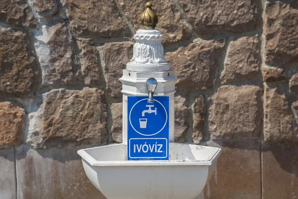 Robinet public d'eau potable . — Photo