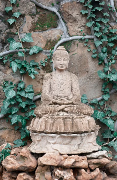 Garden sculpture of Buddha — Stock Photo, Image