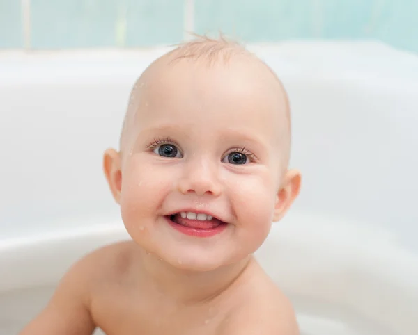 Smiling baby in bath — Stock Photo, Image