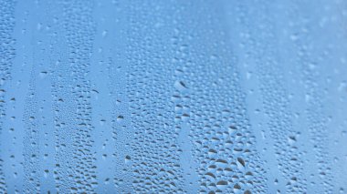 Çiğ mavisi açık mavi cam yüzey