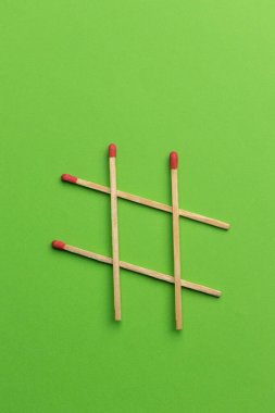 Yeşil arkaplanda büyük eşleşmeler