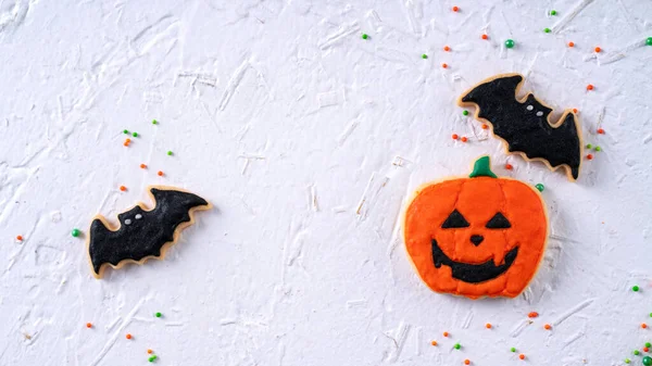 Top Kilátás Halloween Ünnepi Díszített Cukormázas Mézeskalács Cukor Cookie Fehér — Stock Fotó