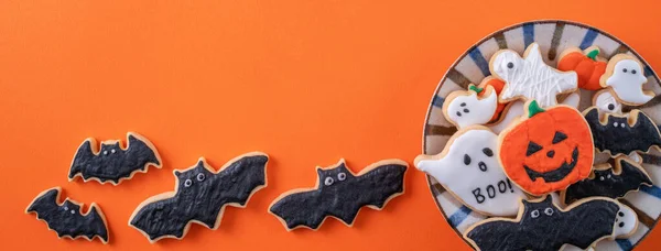 Top Kilátás Halloween Ünnepi Díszített Cukormázas Mézeskalács Cukor Cookie Narancssárga — Stock Fotó