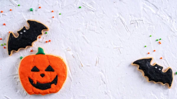 Top Kilátás Halloween Ünnepi Díszített Cukormázas Mézeskalács Cukor Cookie Fehér — Stock Fotó