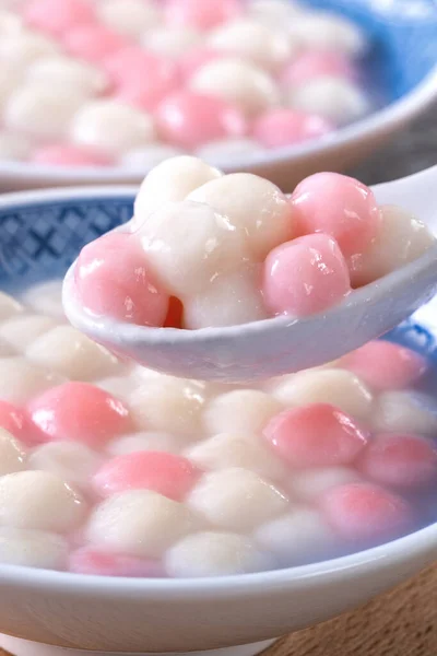 Close Tangyuan Vermelho Branco Yuan Tang Bolinhos Bolinho Arroz Glutinoso — Fotografia de Stock