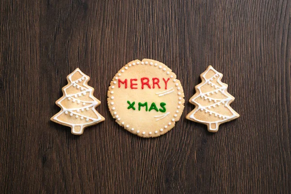 Horní Pohled Zdobené Vánoční Stromeček Perník Cookie Dřevěném Stole Pozadí — Stock fotografie