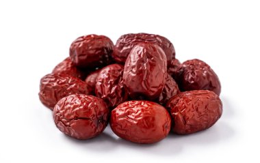 Kırmızıya yakın Çin kırmızı tarihleri (jujube) kırpma yolu ile beyaz arkaplan izole.