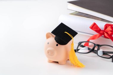 Yeni mezun olmak, iş bulmak ve para biriktirmeyi öğrenmek için tasarlanmış bir tasarım..