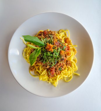 Ton balığı ve yeşil çay spagetti