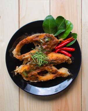 Chili soslu kızarmış balık