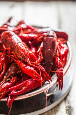 Kerevit ahşap arka plan üzerinde