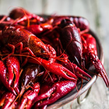 Kerevit ahşap arka plan üzerinde