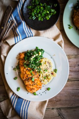 Patates püresi ve yeşil somon biftek