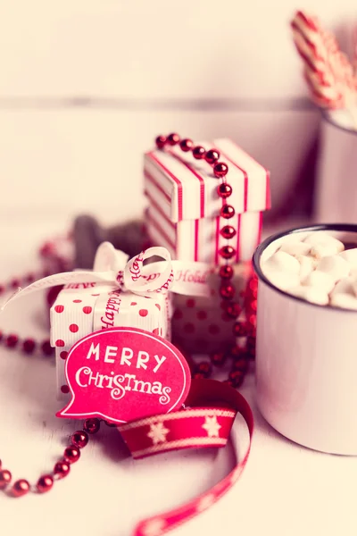 Decoración de Navidad con taza de chocolate caliente —  Fotos de Stock