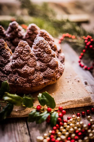 Christmas tårta på trä bakgrund — Stockfoto