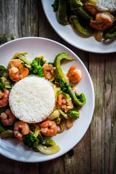 Shrimps with rice and vegetables — Stock Photo, Image