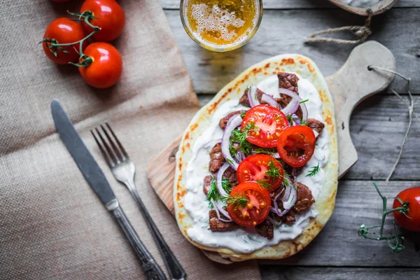 Steak sandwich med grönsaker — Stockfoto