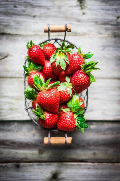 Strawberry on wooden background — Stock Photo, Image