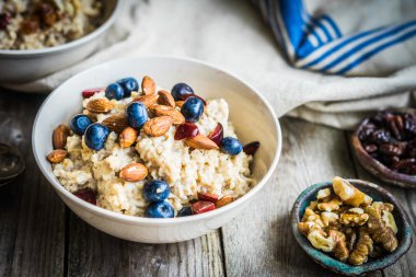 Çilekli yulaf ezmesi