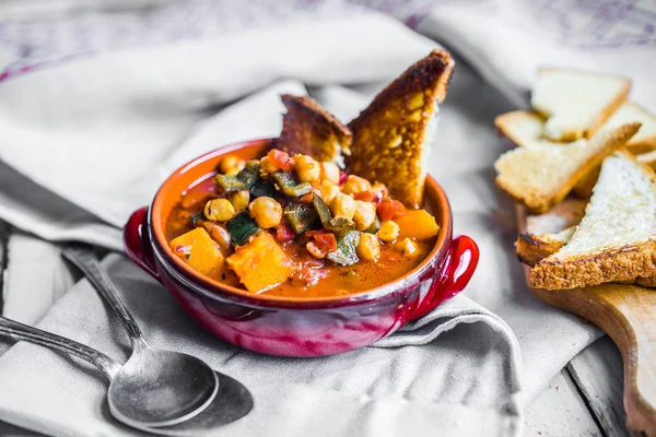 Chili with grilled bread — Stock Photo, Image
