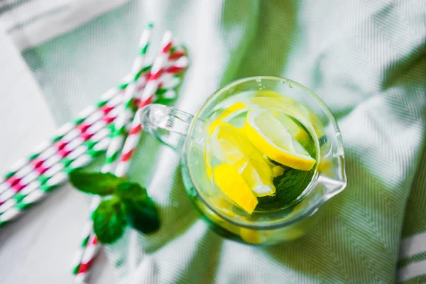 Water with citrus — Stock Photo, Image