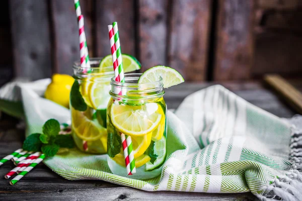 Agua con cítricos — Foto de Stock