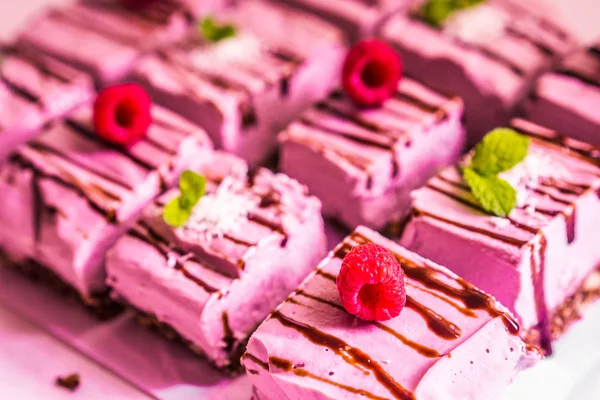 Fresh raspberry cake — Stock Photo, Image