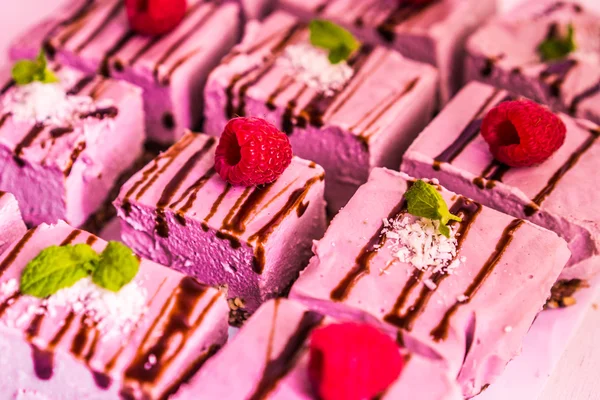 Fresh raspberry cake — Stock Photo, Image