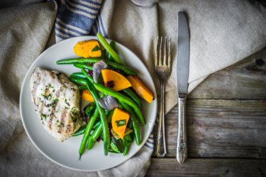 Sebzeli ızgara tavuk göğsü