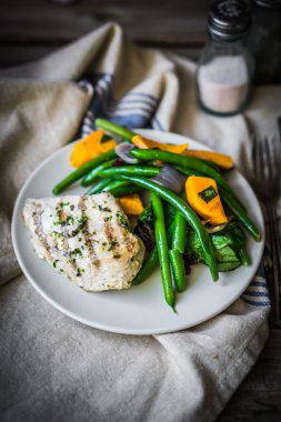 Sebzeli ızgara tavuk göğsü