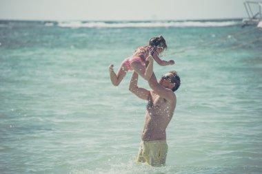 Baba ve kızı, okyanus