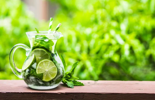 Glass of mohito outside — Stock Photo, Image