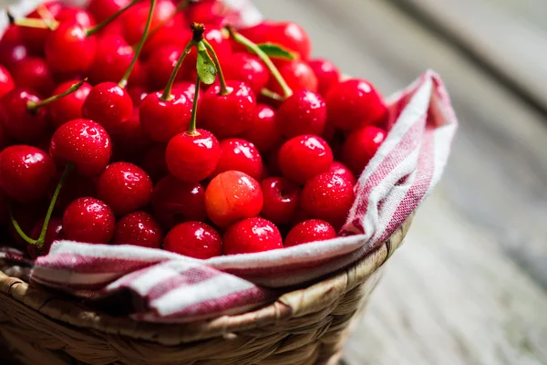 Cherries on wooden background — Stock Photo, Image