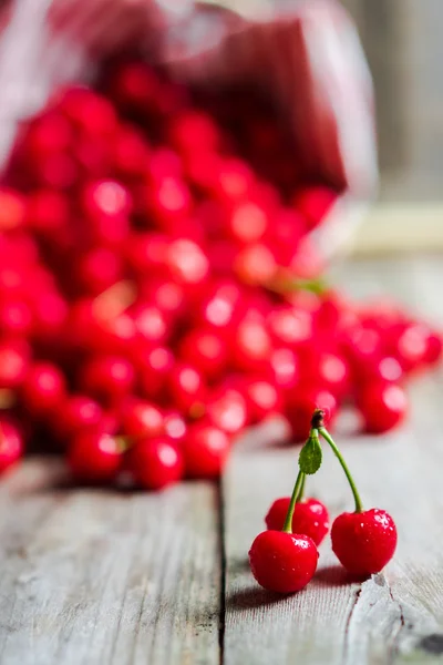 Cherries on wooden background — Stock Photo, Image