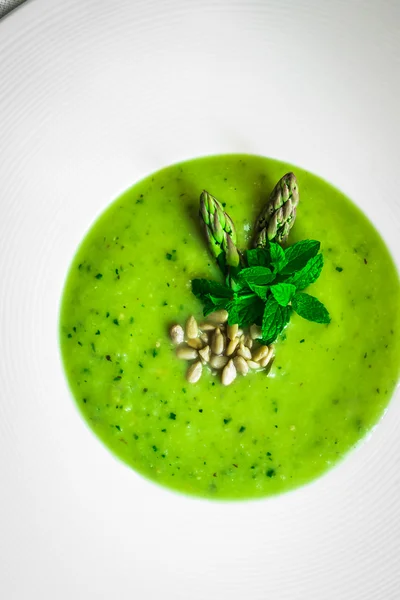 Grüne Gemüsecremesuppe — Stockfoto