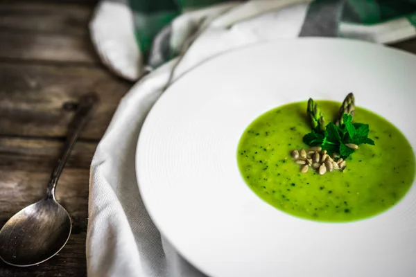 Sopa de creme vegetal verde — Fotografia de Stock