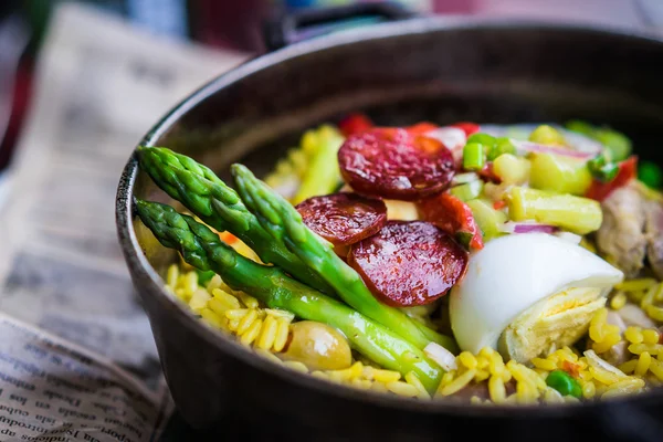 Paella van kip met groenten — Stockfoto