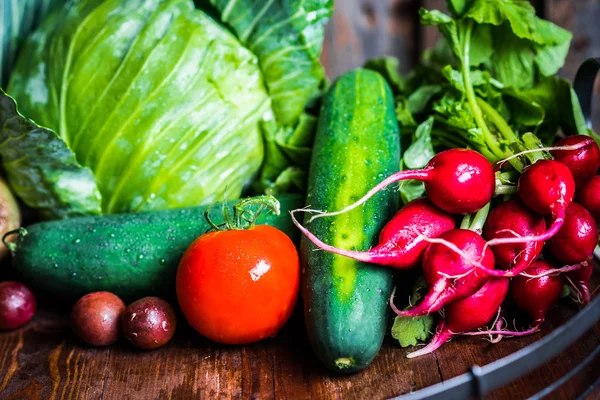 Fresh vegetables on wooden background — Stock Photo, Image