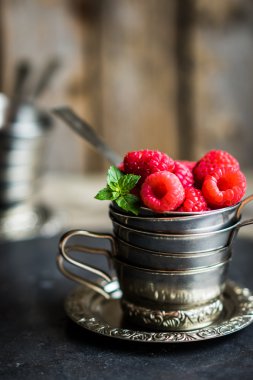 Taze ahududu yakın plan.