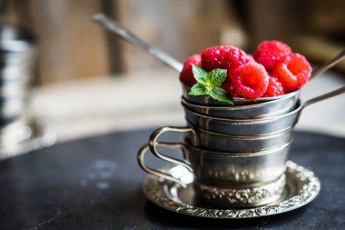 Taze ahududu yakın plan.